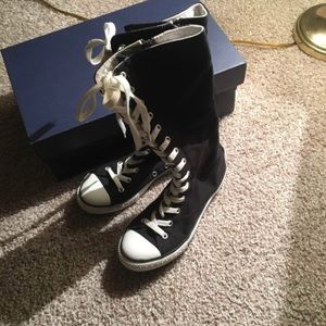 Women’s rate black Converse AllStar lace up boot 6